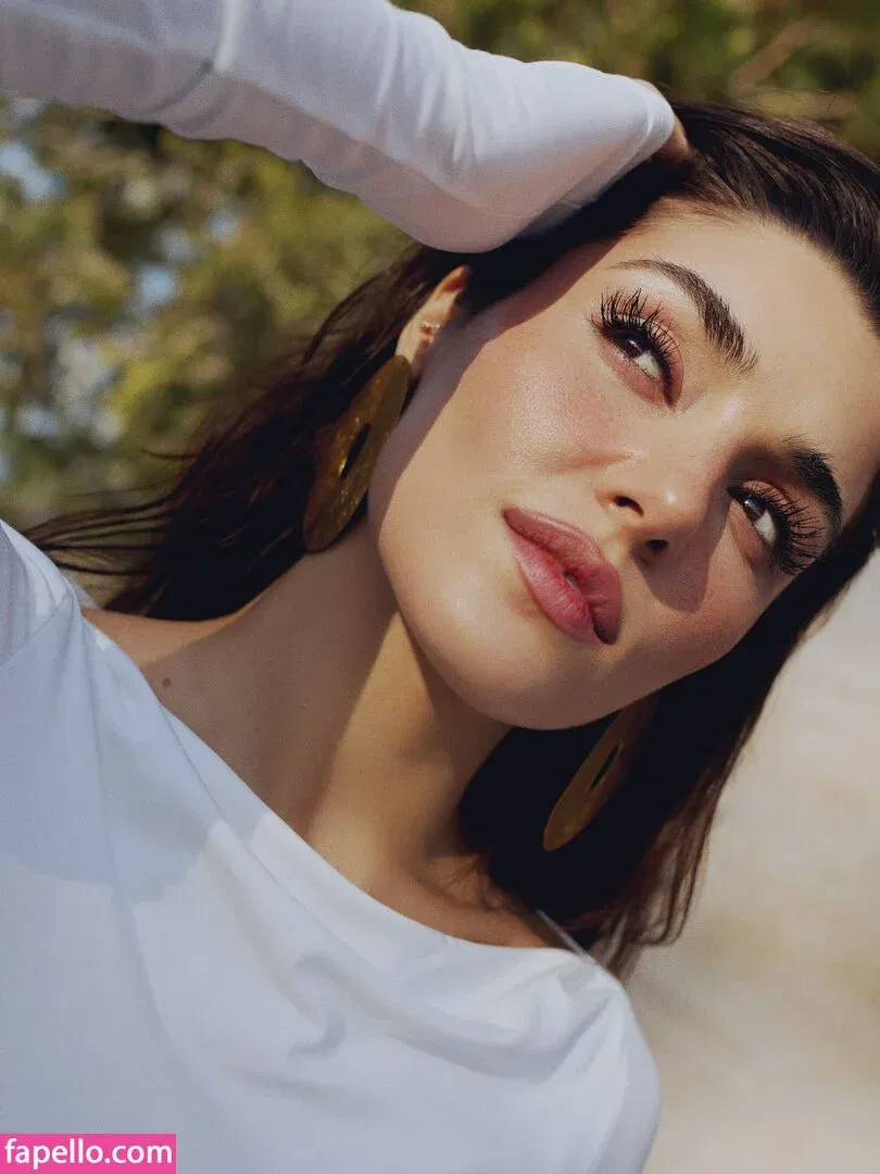 Hande Ercel Onlyfans Photo Gallery 