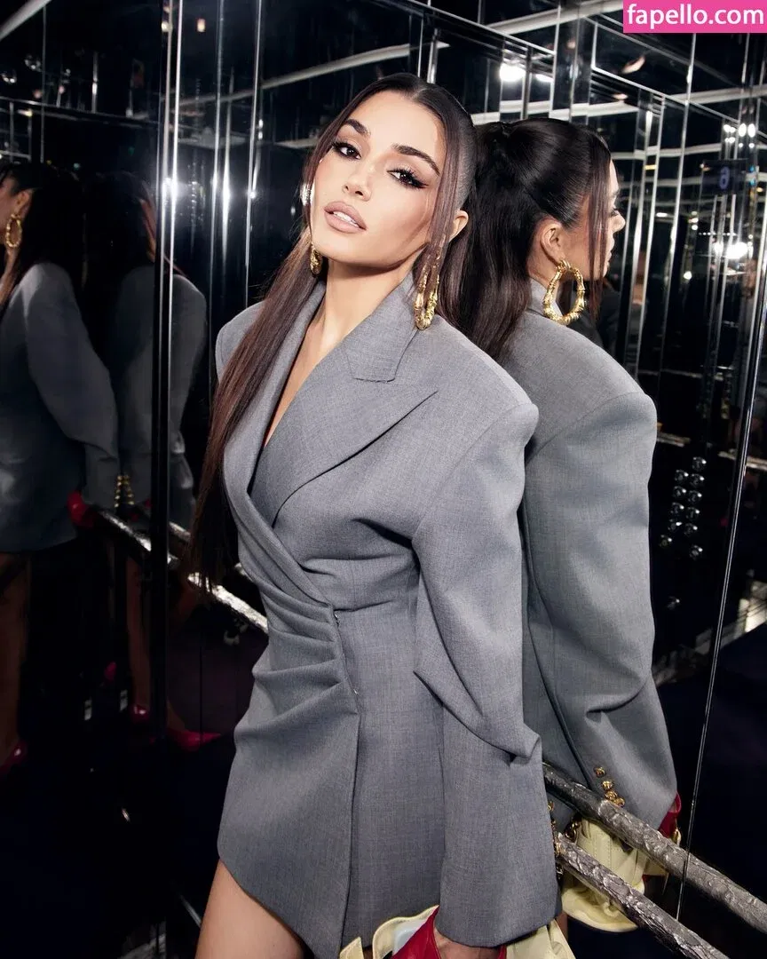 Hande Ercel Onlyfans Photo Gallery 