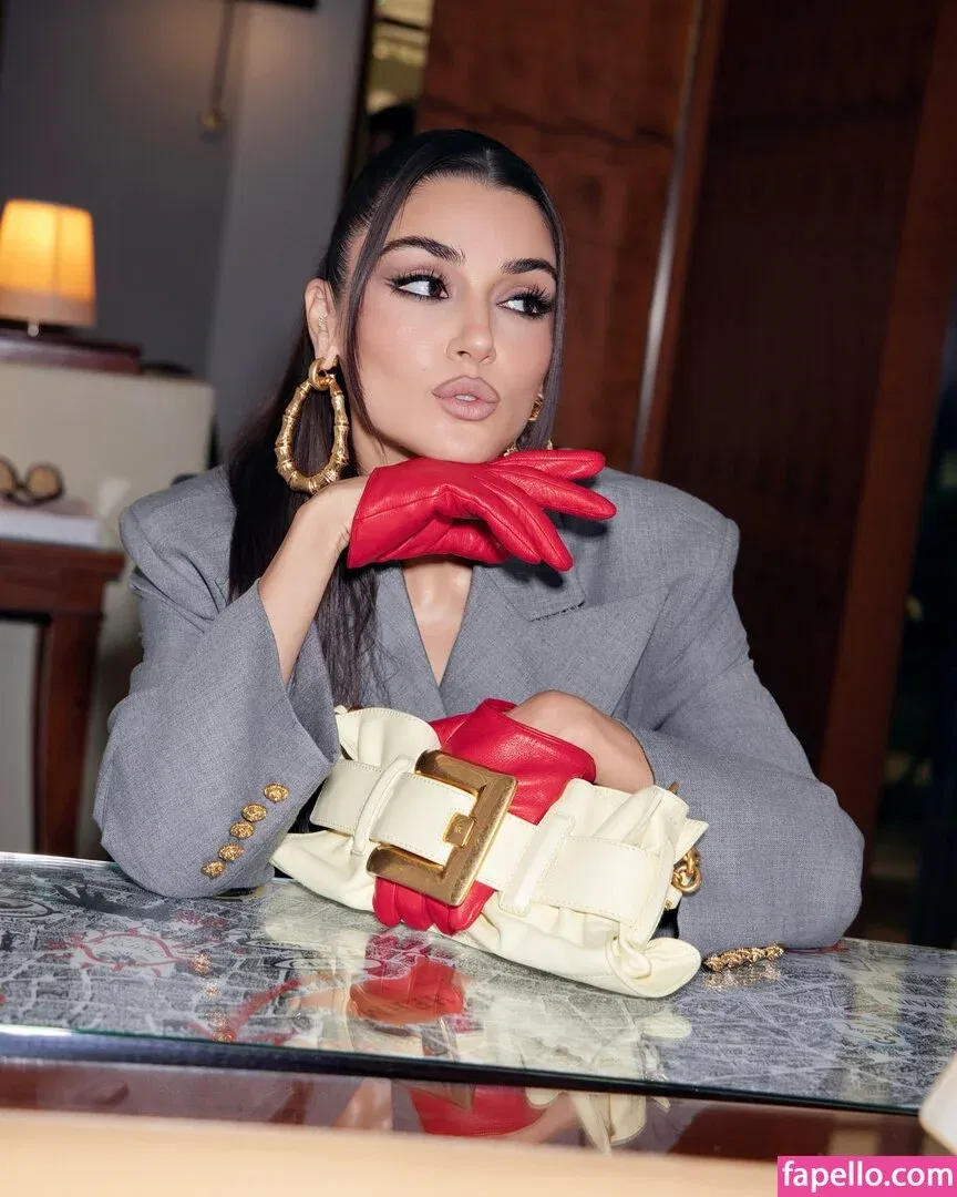 Hande Ercel Onlyfans Photo Gallery 