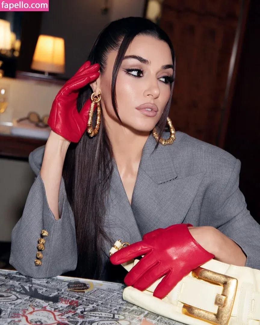 Hande Ercel Onlyfans Photo Gallery 