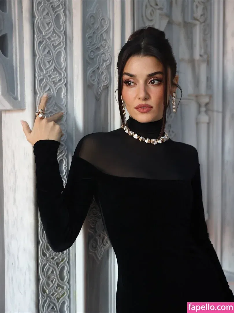 Hande Ercel Onlyfans Photo Gallery 