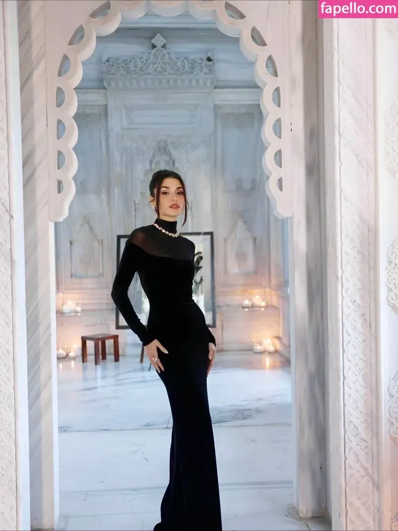 Hande Ercel Onlyfans Photo Gallery 