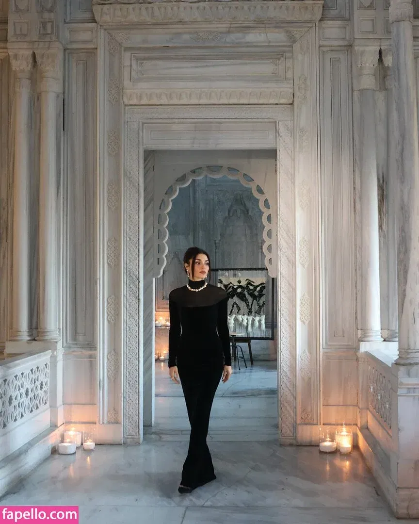 Hande Ercel Onlyfans Photo Gallery 