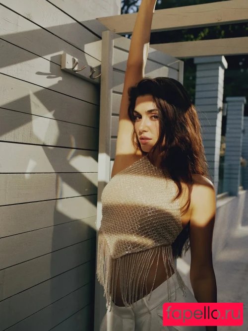 Hande Ercel Onlyfans Photo Gallery 