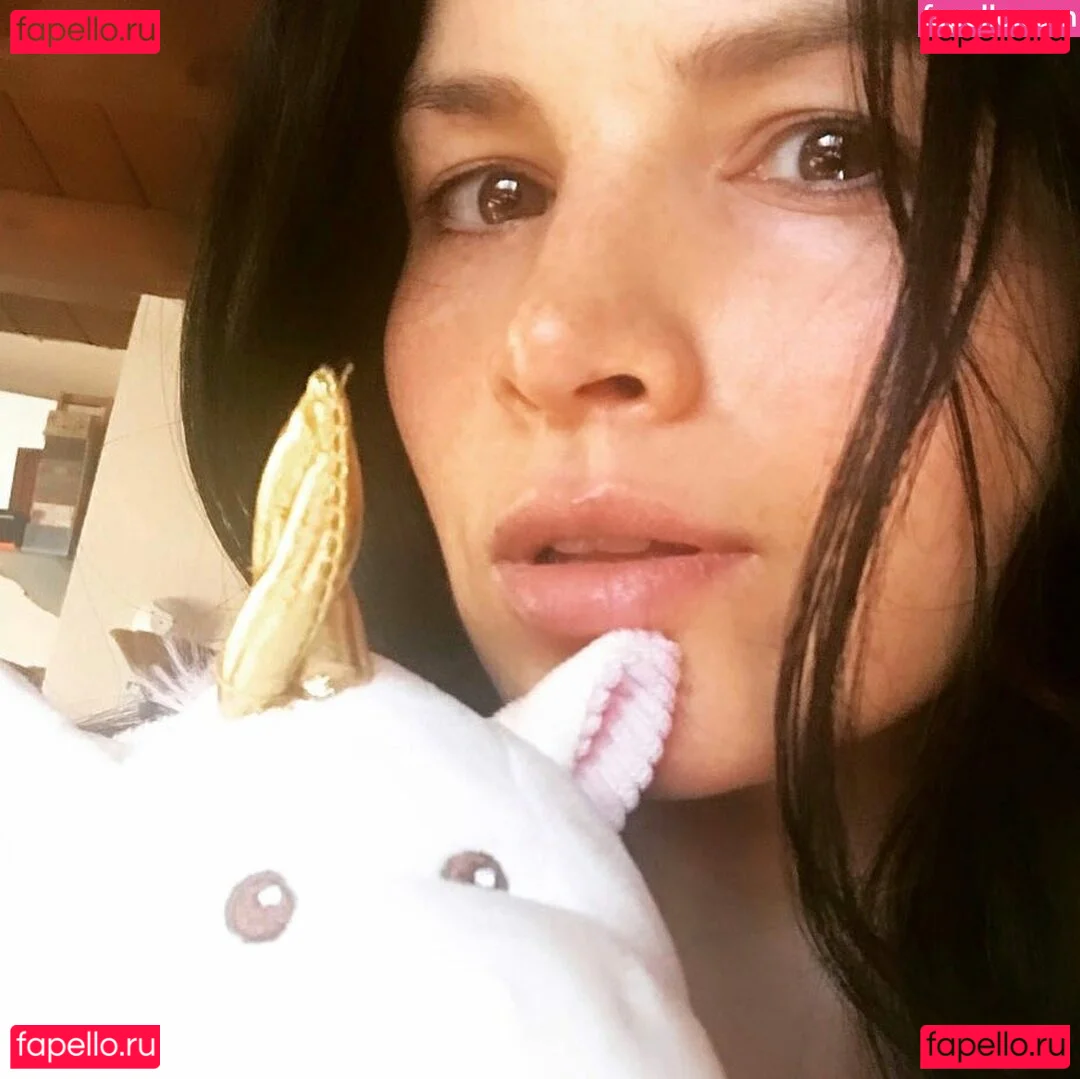Katrina Law Onlyfans Photo Gallery 