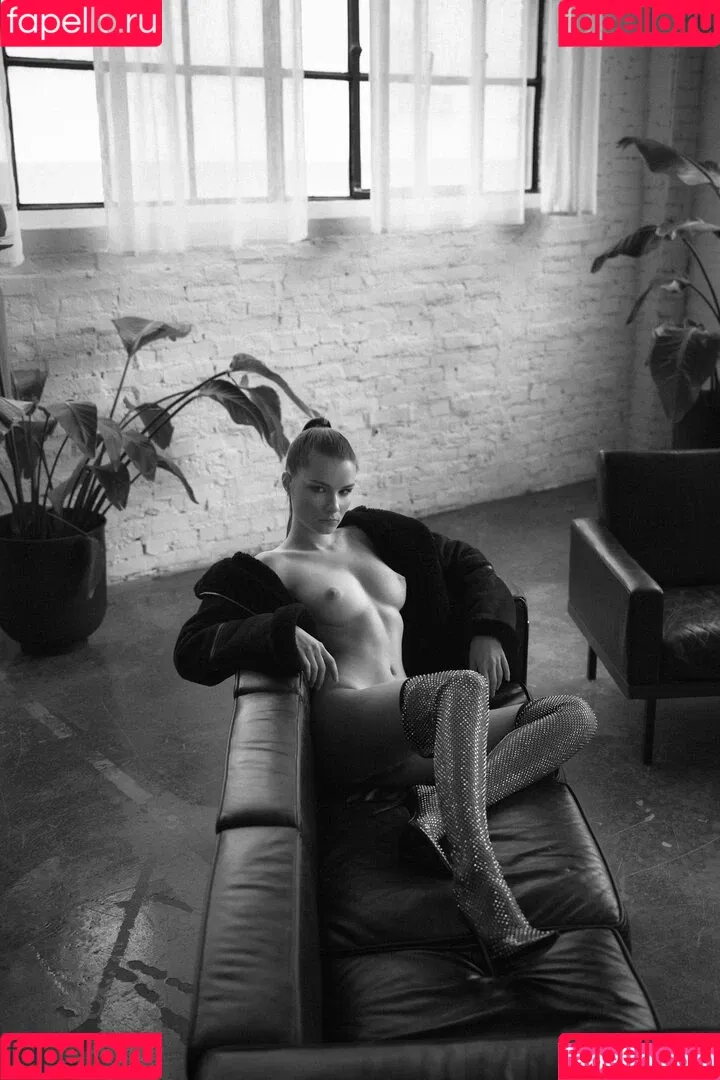 Laure Surlerivage Onlyfans Photo Gallery 
