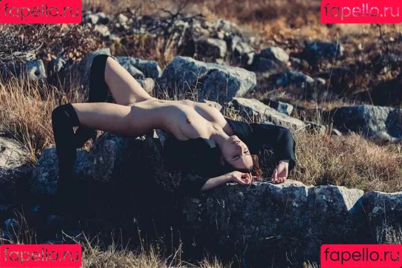 Laure Surlerivage Onlyfans Photo Gallery 