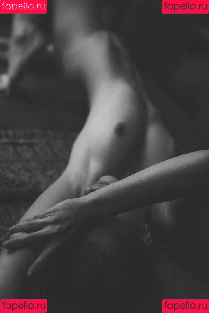Laure Surlerivage Onlyfans Photo Gallery 