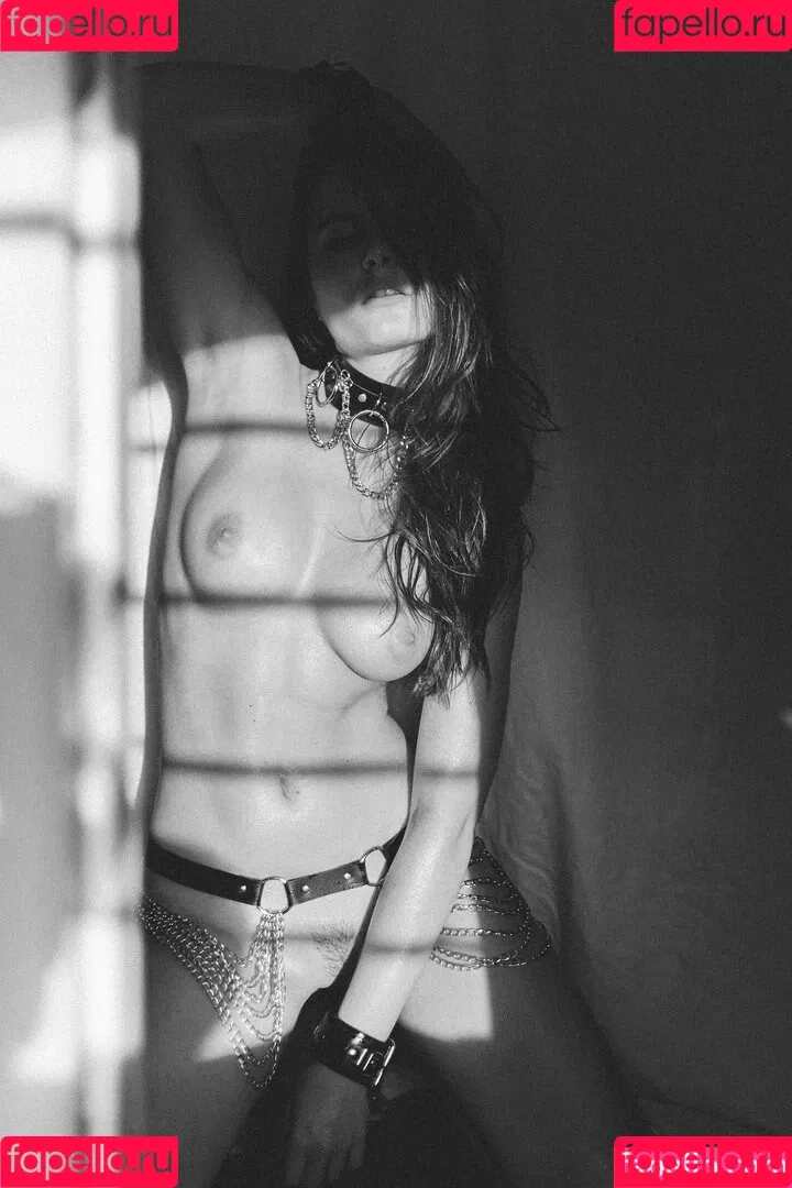 Laure Surlerivage Onlyfans Photo Gallery 