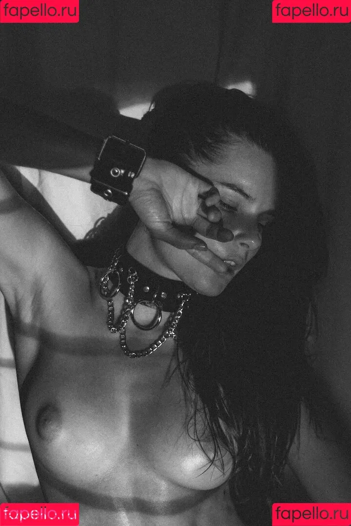 Laure Surlerivage Onlyfans Photo Gallery 