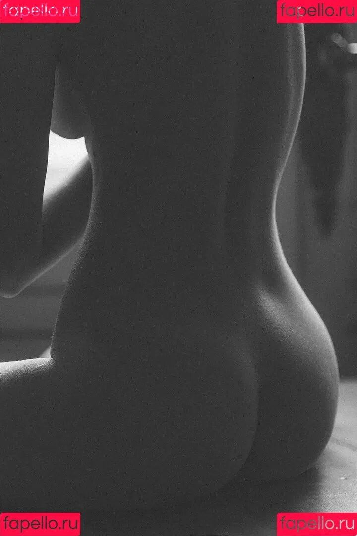 Laure Surlerivage Onlyfans Photo Gallery 