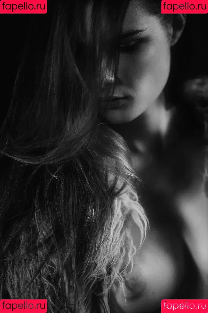 Laure Surlerivage Onlyfans Photo Gallery 