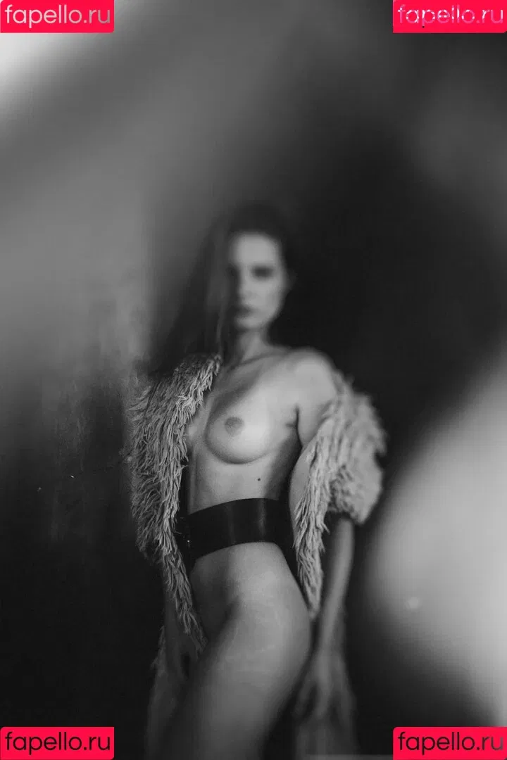 Laure Surlerivage Onlyfans Photo Gallery 