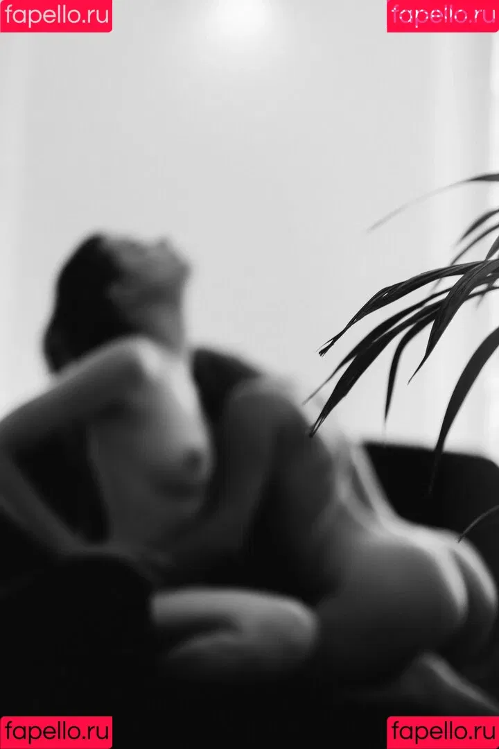 Laure Surlerivage Onlyfans Photo Gallery 