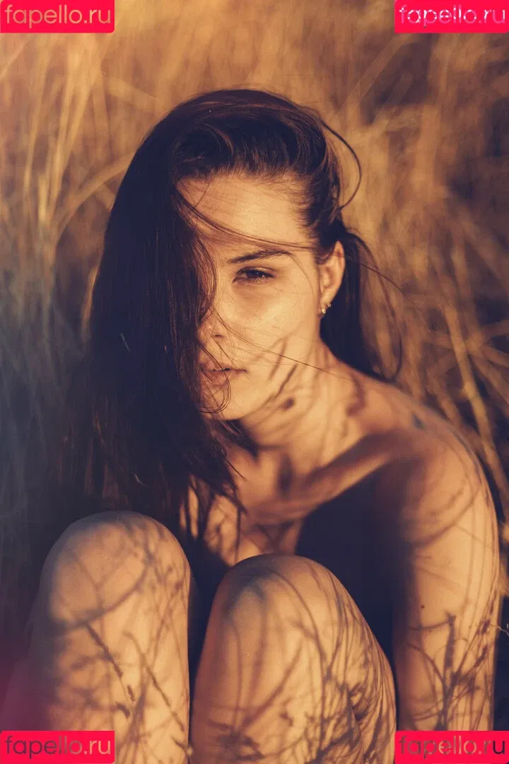 Laure Surlerivage Onlyfans Photo Gallery 