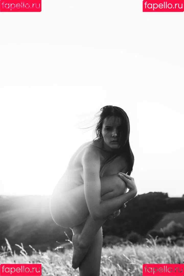 Laure Surlerivage Onlyfans Photo Gallery 