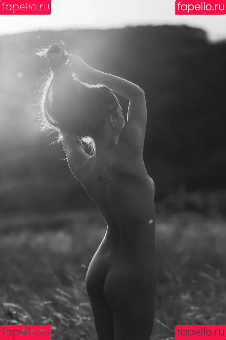 Laure Surlerivage Onlyfans Photo Gallery 