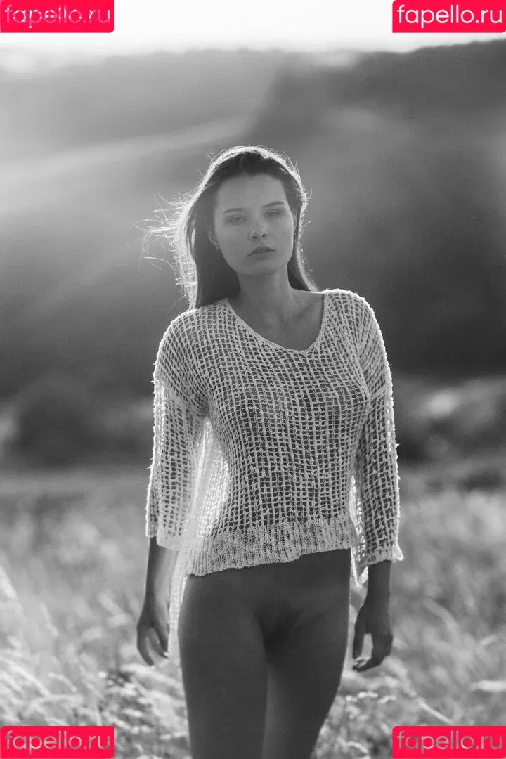 Laure Surlerivage Onlyfans Photo Gallery 