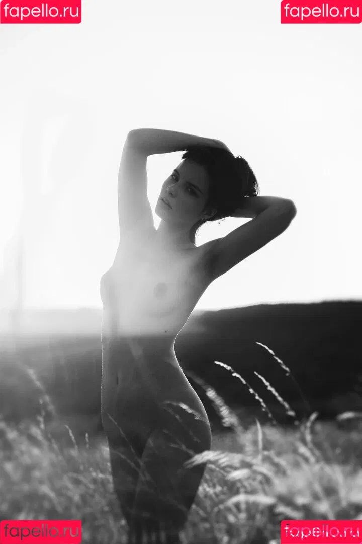 Laure Surlerivage Onlyfans Photo Gallery 