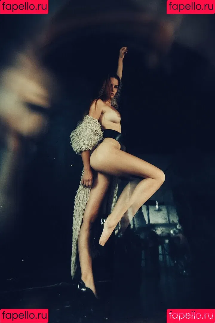 Laure Surlerivage Onlyfans Photo Gallery 