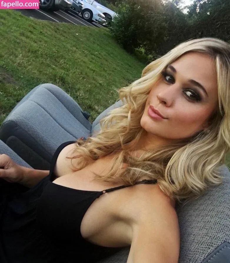 Lauren Compton Onlyfans Photo Gallery 