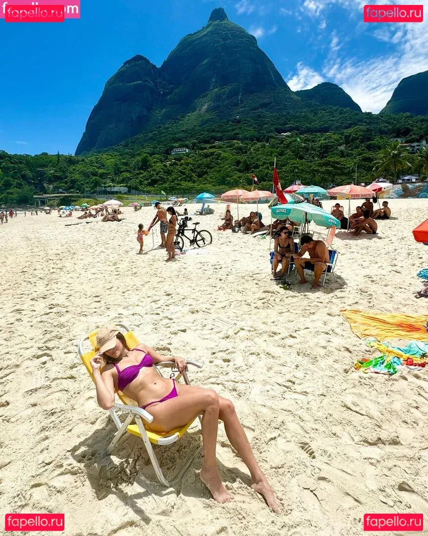 Isabella Santoni Onlyfans Photo Gallery 