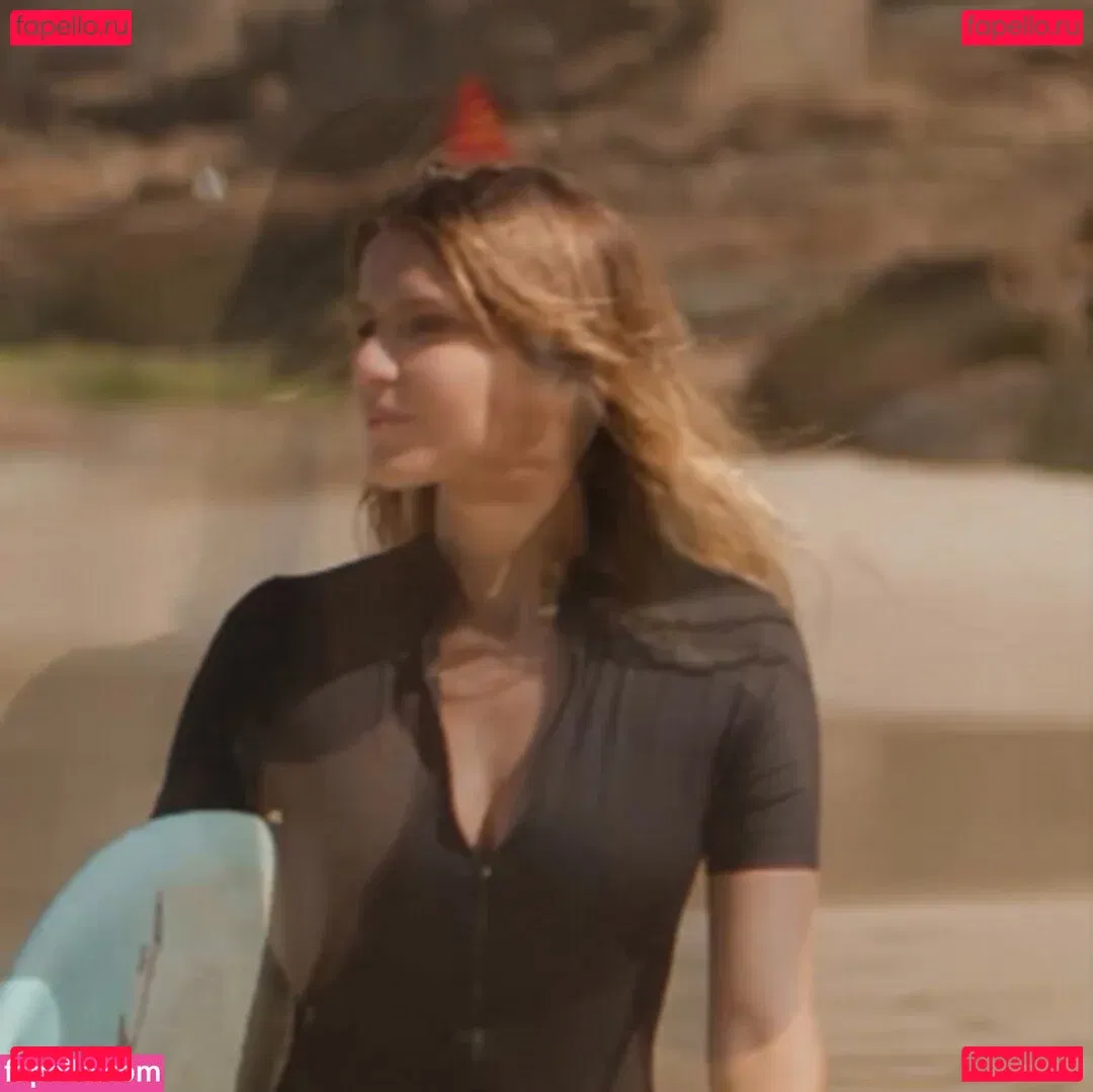 Isabella Santoni Onlyfans Photo Gallery 