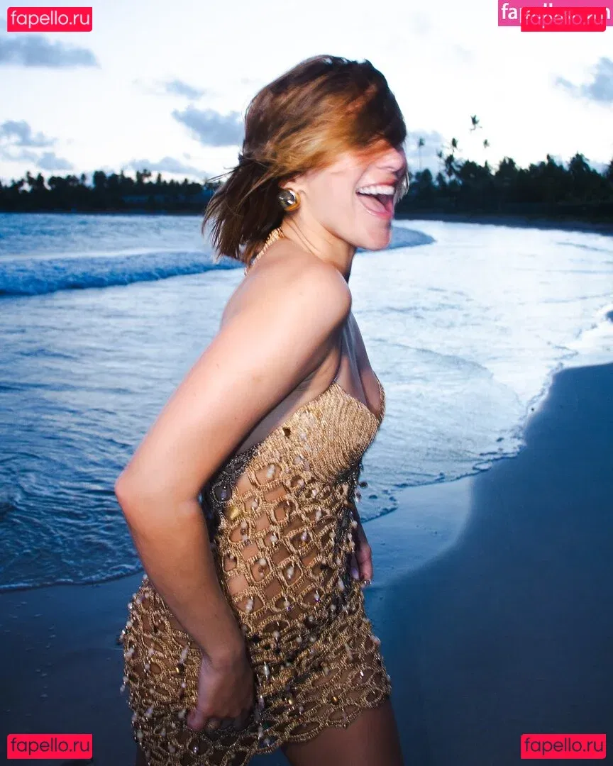 Isabella Santoni Onlyfans Photo Gallery 