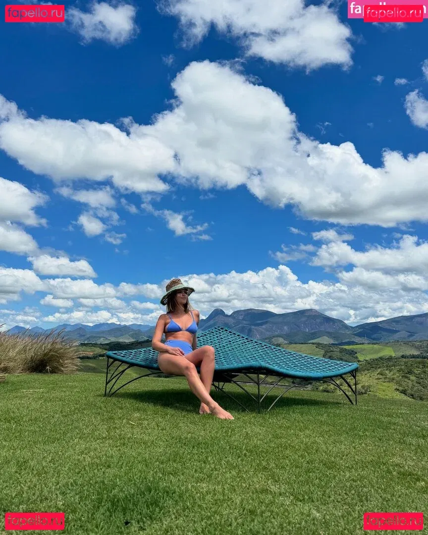 Isabella Santoni Onlyfans Photo Gallery 