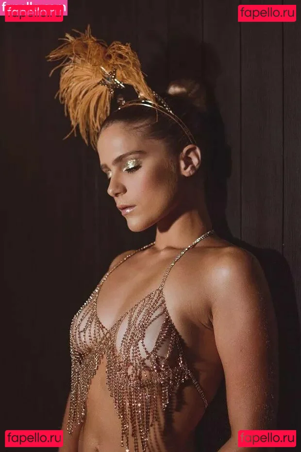 Isabella Santoni Onlyfans Photo Gallery 