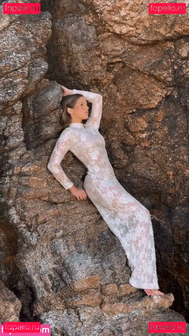 Isabella Santoni Onlyfans Photo Gallery 