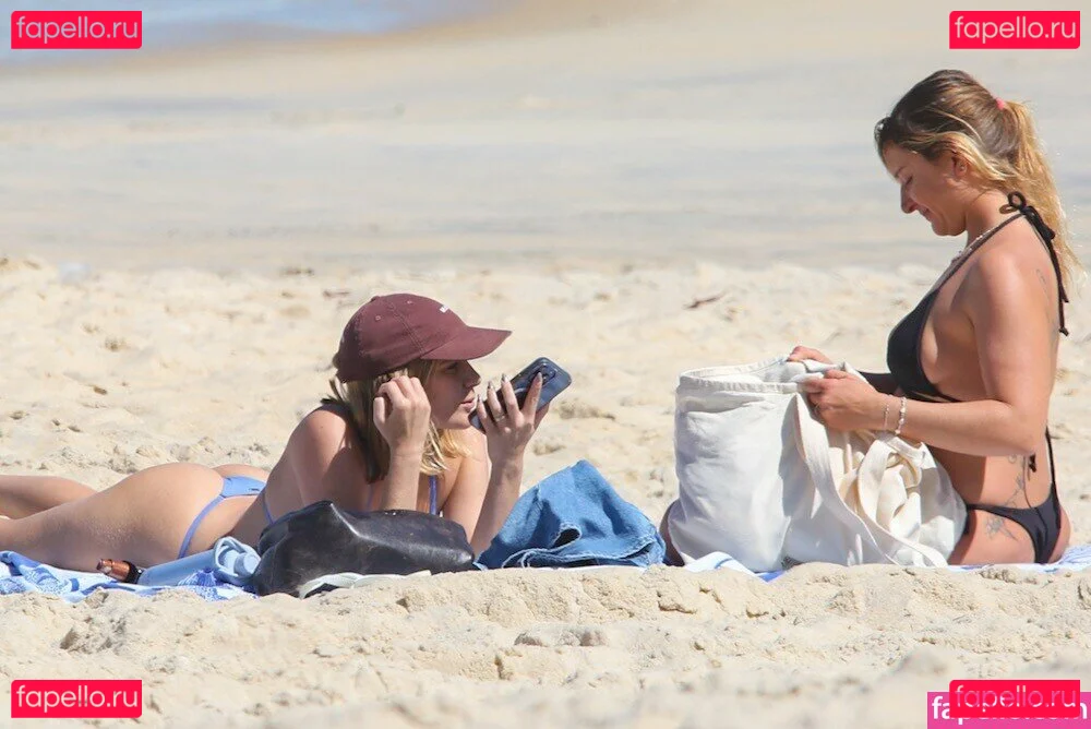 Isabella Santoni Onlyfans Photo Gallery 