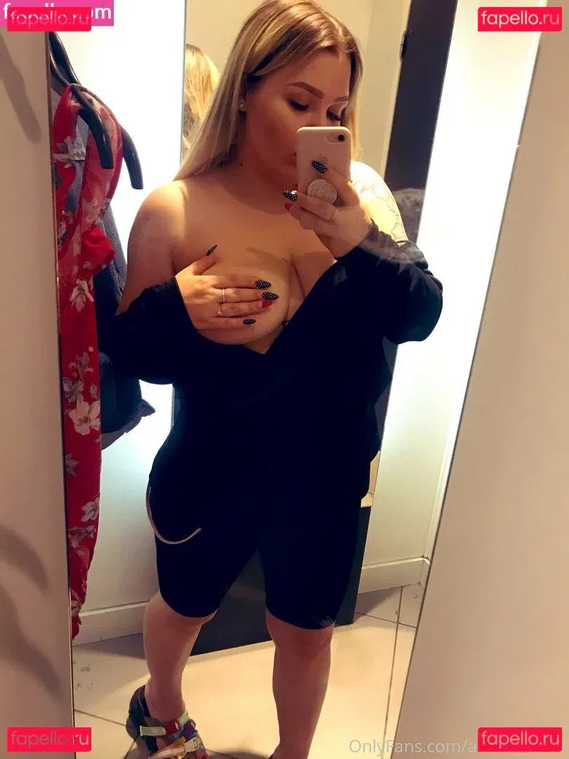 adelia_adele Onlyfans Photo Gallery 