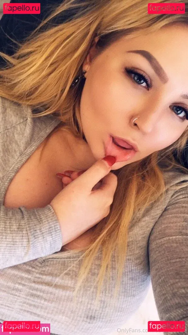 adelia_adele Onlyfans Photo Gallery 