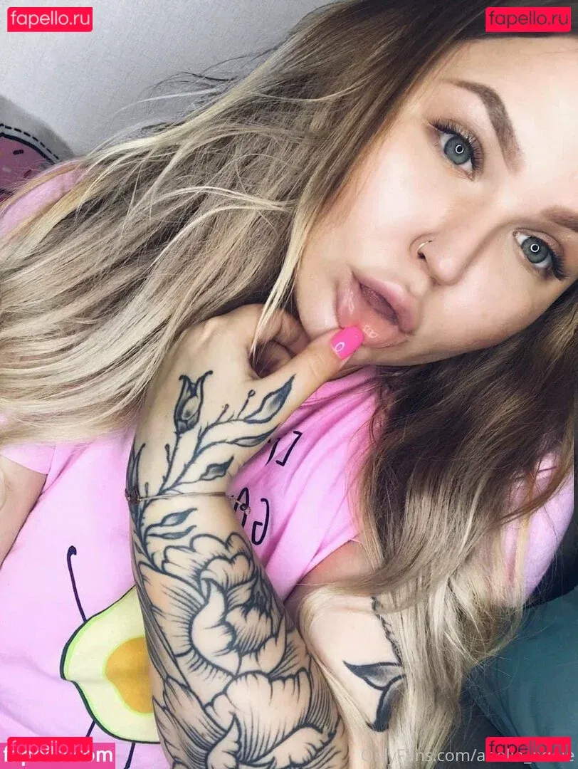 adelia_adele Onlyfans Photo Gallery 