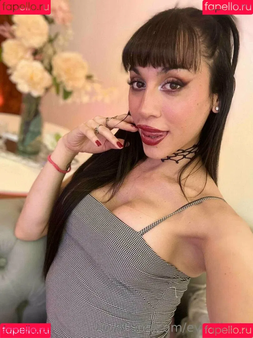 eva.lika.ts Onlyfans Photo Gallery 