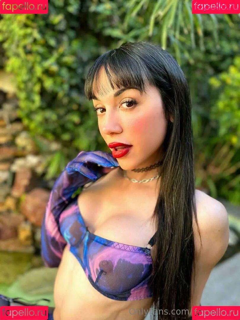 eva.lika.ts Onlyfans Photo Gallery 