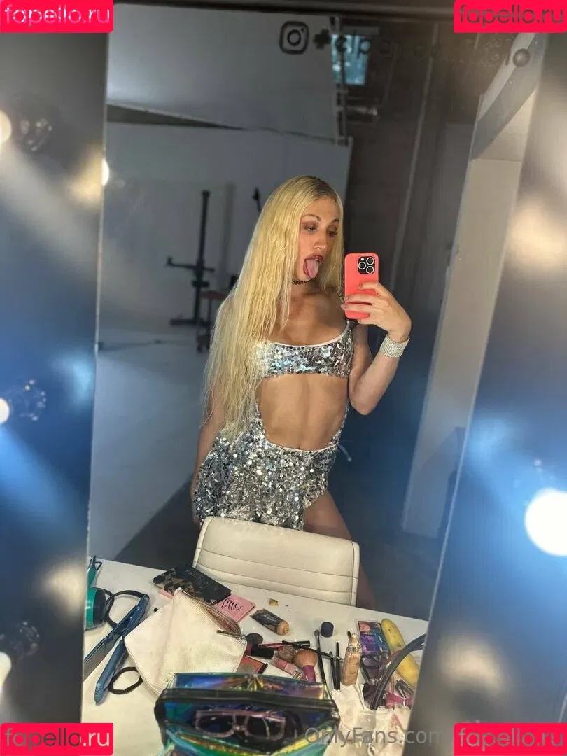 eva.lika.ts Onlyfans Photo Gallery 