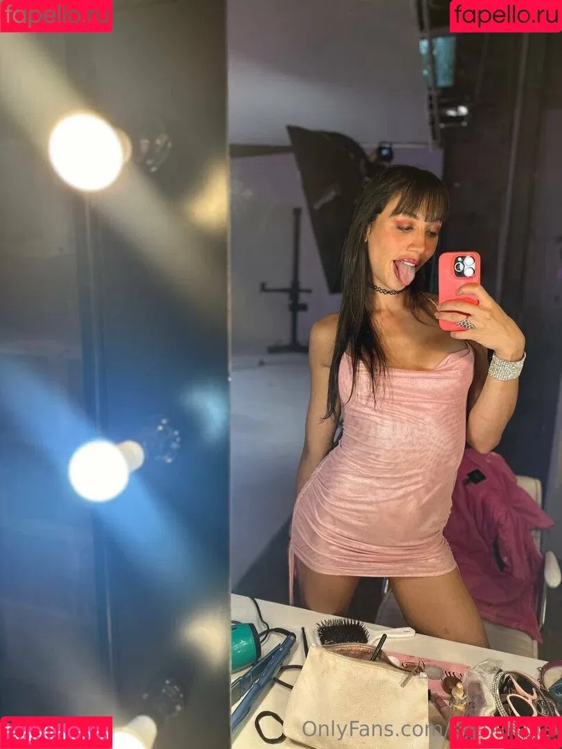 eva.lika.ts Onlyfans Photo Gallery 