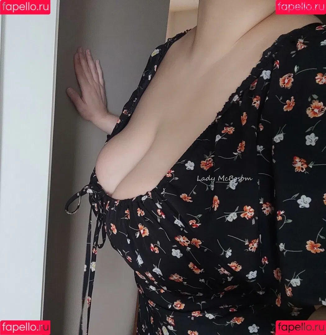 Lady McBosom Onlyfans Photo Gallery 