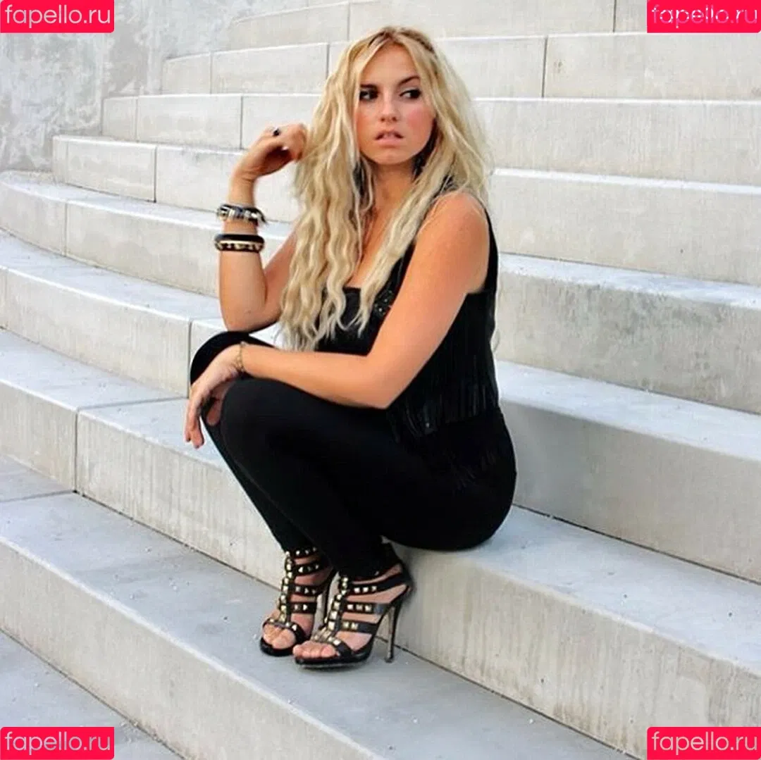 Sensi Lowe Onlyfans Photo Gallery 