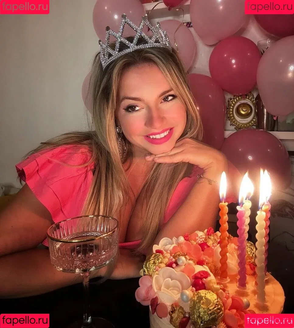 Sensi Lowe Onlyfans Photo Gallery 
