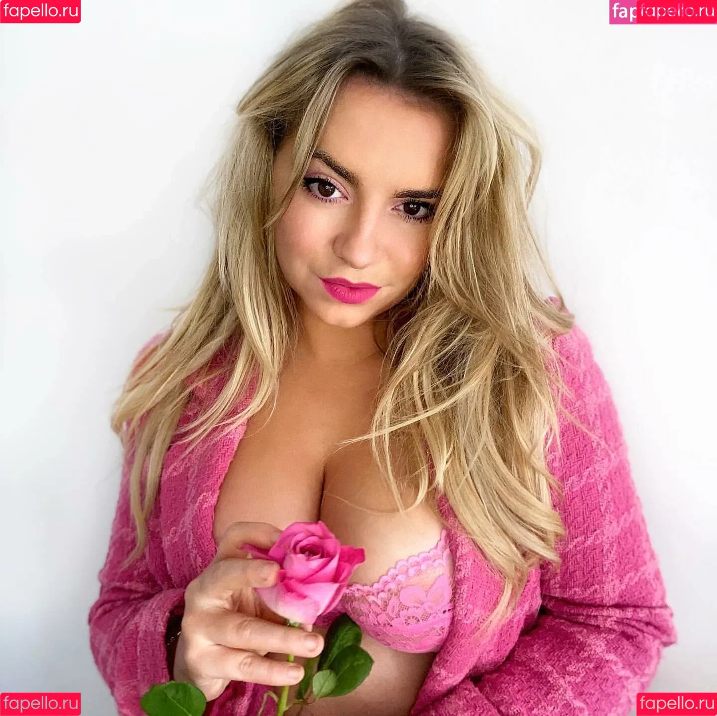 Sensi Lowe Onlyfans Photo Gallery 