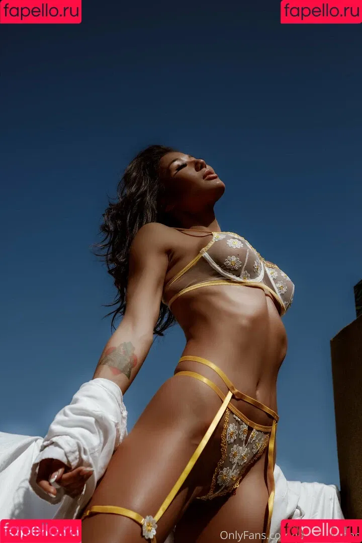 Lotus Bombb Onlyfans Photo Gallery 