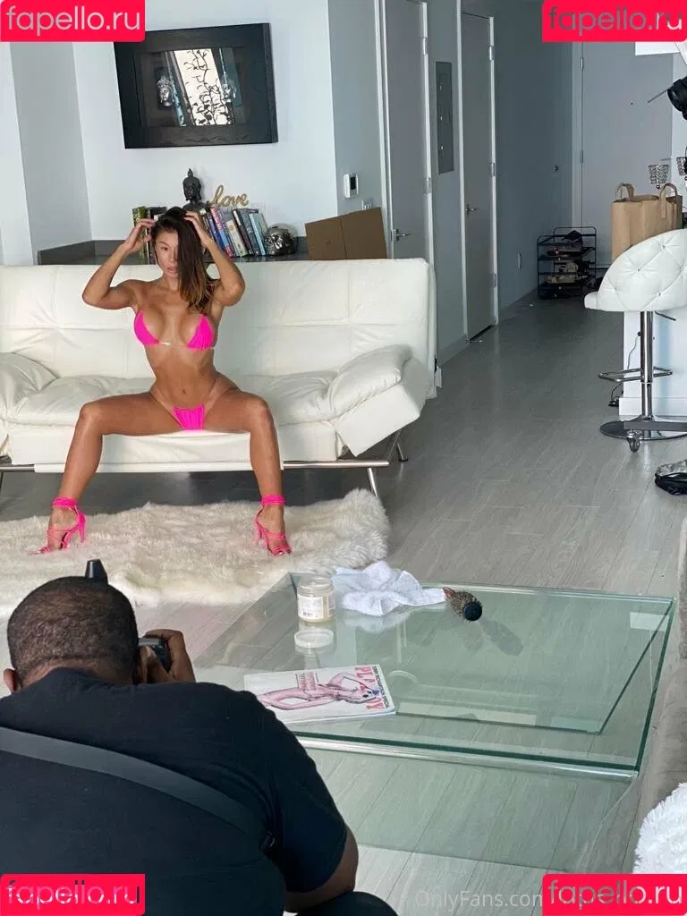 Lotus Bombb Onlyfans Photo Gallery 