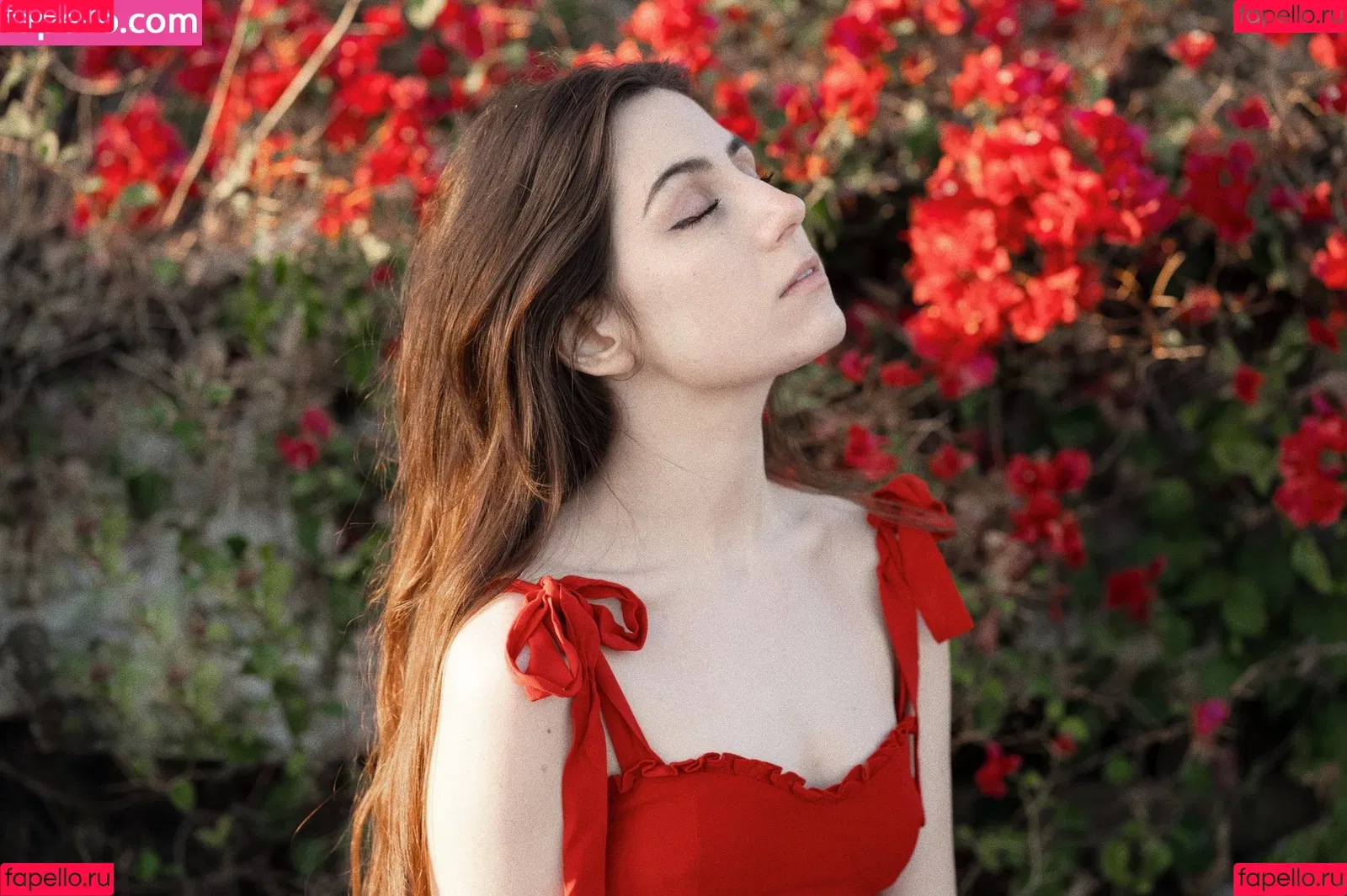 Dodie Clark Onlyfans Photo Gallery 