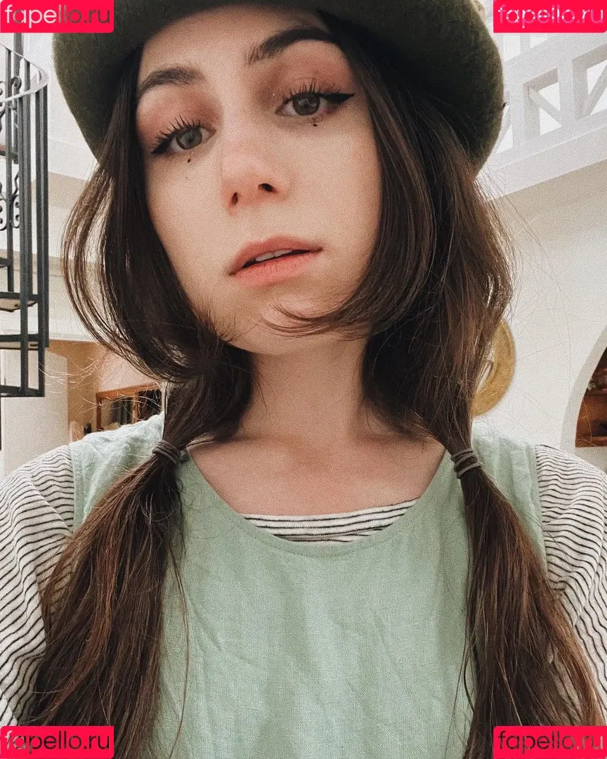 Dodie Clark Onlyfans Photo Gallery 
