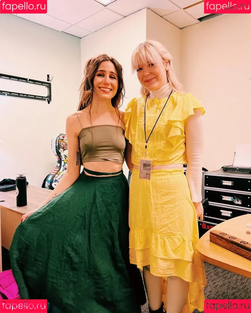 Dodie Clark Onlyfans Photo Gallery 