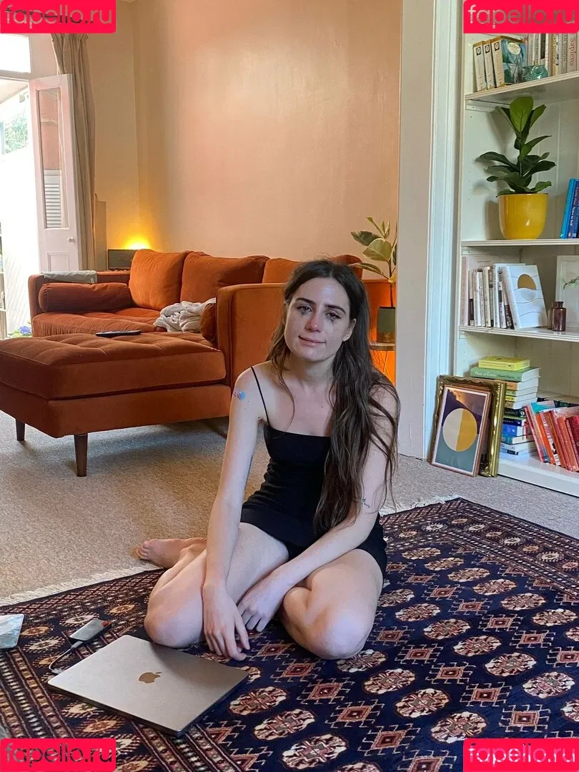 Dodie Clark Onlyfans Photo Gallery 