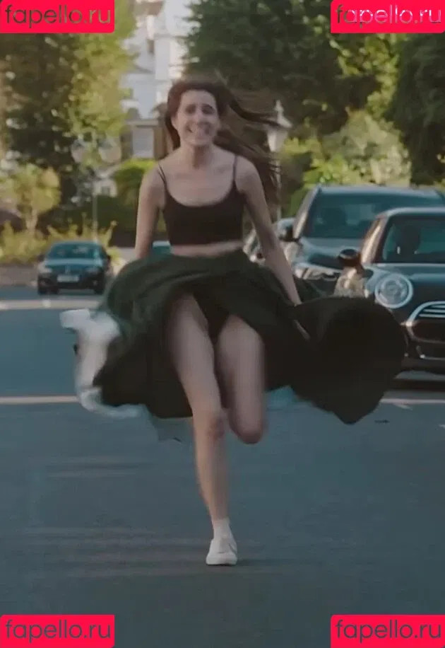 Dodie Clark Onlyfans Photo Gallery 
